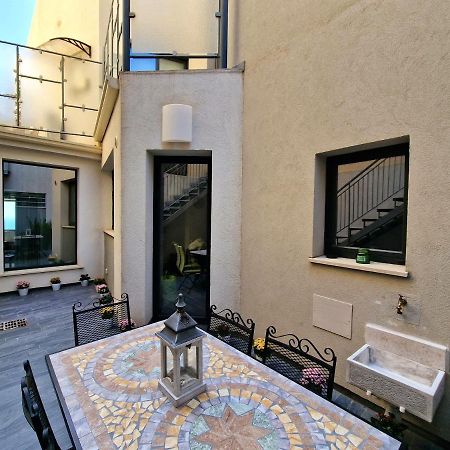 The White Domus Apartment Taormina Bagian luar foto