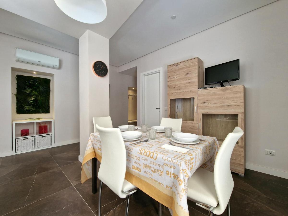 The White Domus Apartment Taormina Bagian luar foto