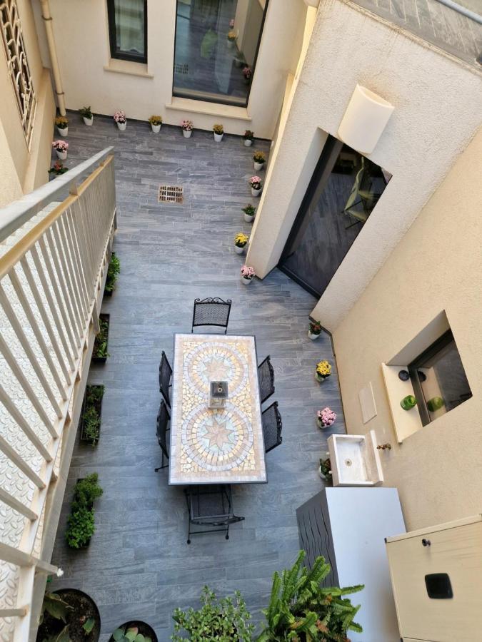 The White Domus Apartment Taormina Bagian luar foto