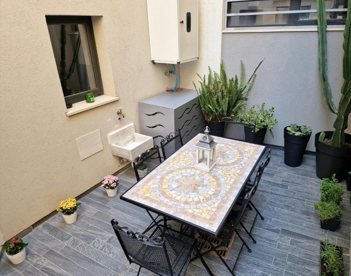 The White Domus Apartment Taormina Bagian luar foto