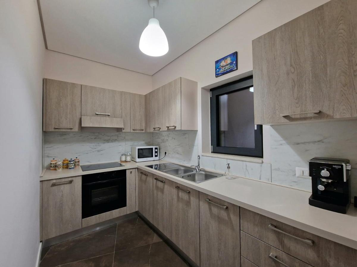 The White Domus Apartment Taormina Bagian luar foto