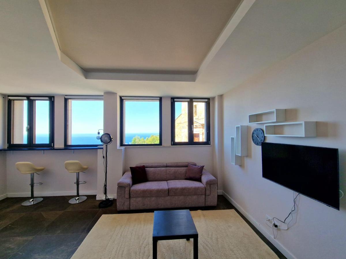 The White Domus Apartment Taormina Bagian luar foto