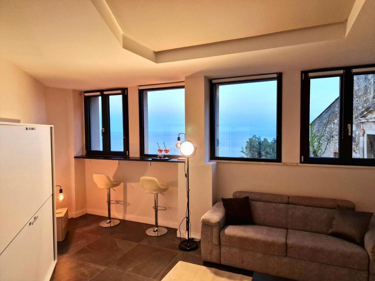The White Domus Apartment Taormina Bagian luar foto