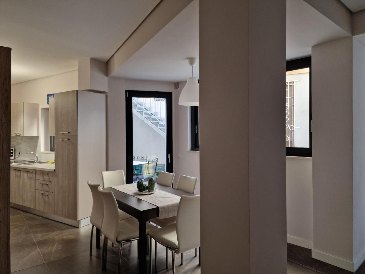 The White Domus Apartment Taormina Bagian luar foto