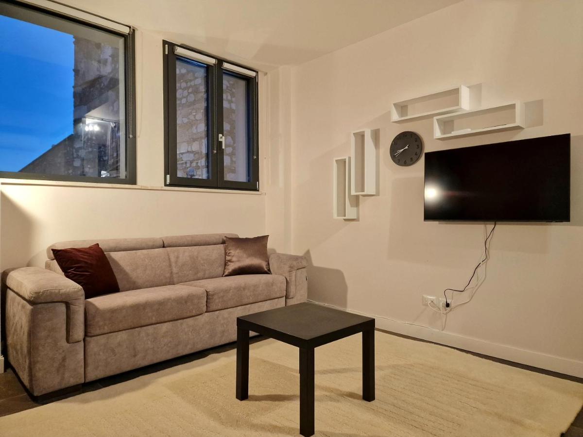 The White Domus Apartment Taormina Bagian luar foto