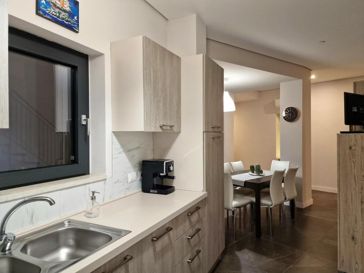 The White Domus Apartment Taormina Bagian luar foto